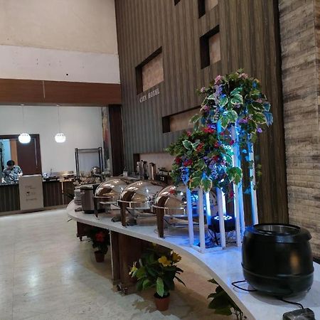 City Hotel Tasikmalaya Esterno foto