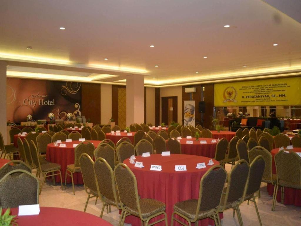 City Hotel Tasikmalaya Esterno foto