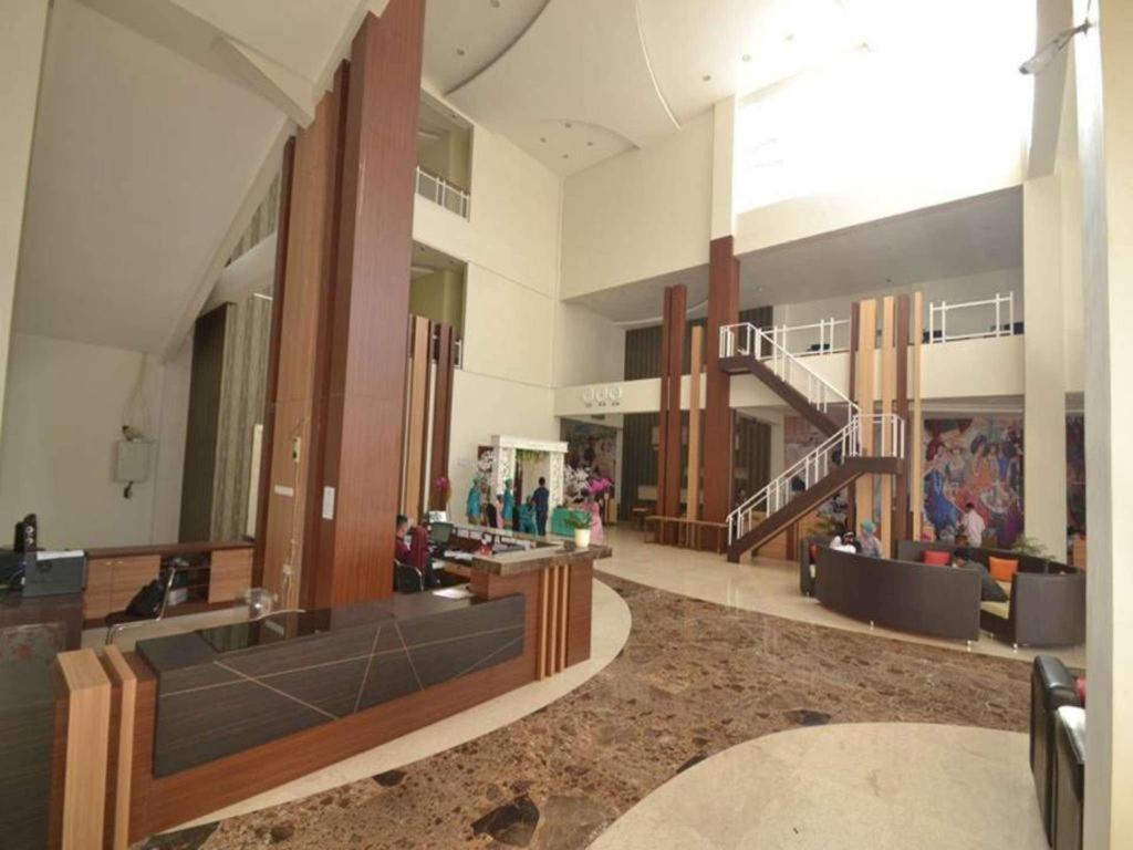 City Hotel Tasikmalaya Esterno foto
