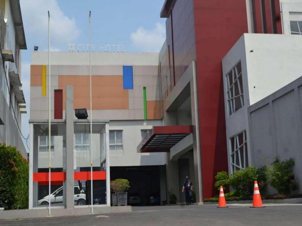 City Hotel Tasikmalaya Esterno foto