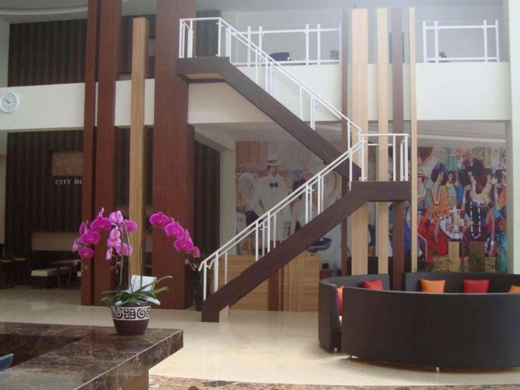 City Hotel Tasikmalaya Esterno foto