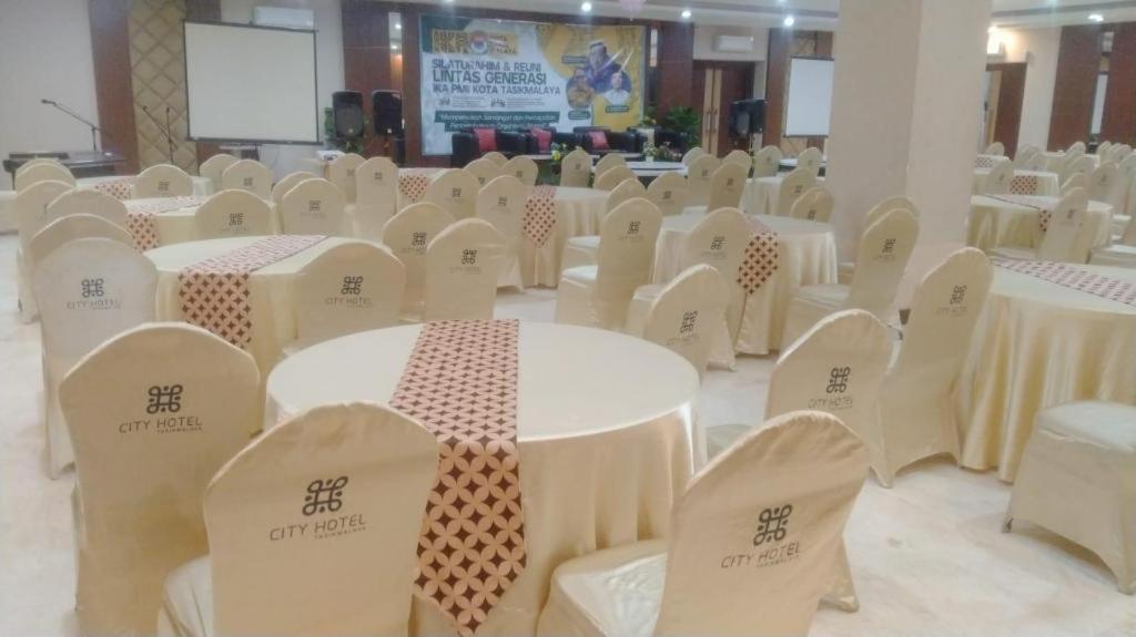 City Hotel Tasikmalaya Esterno foto
