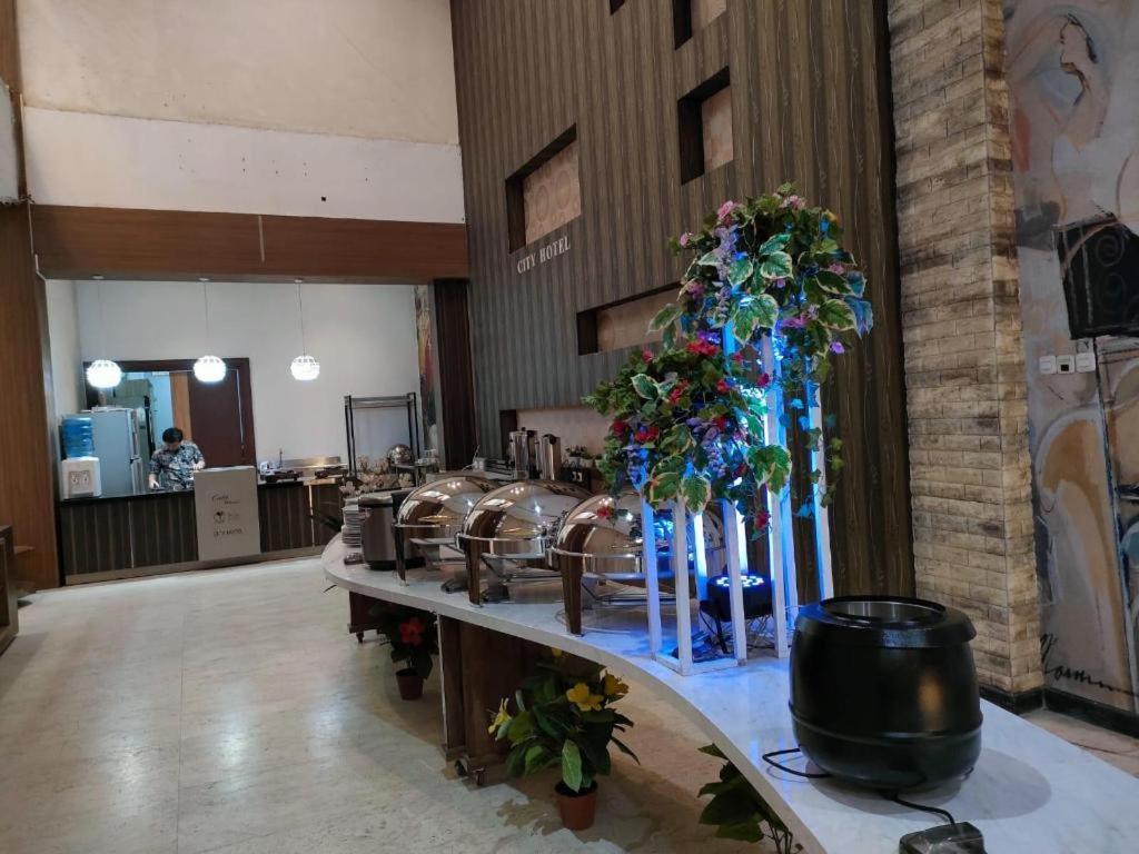 City Hotel Tasikmalaya Esterno foto